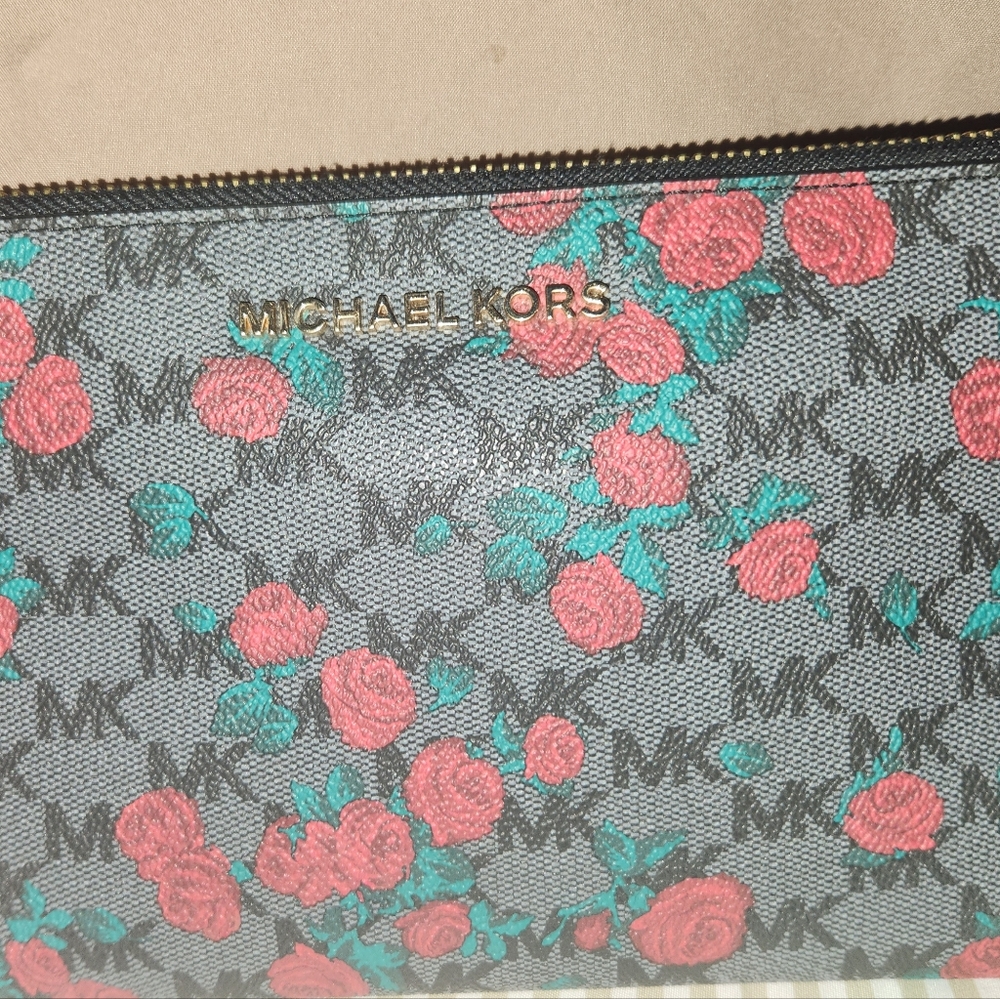 Michael Kors large wristlet